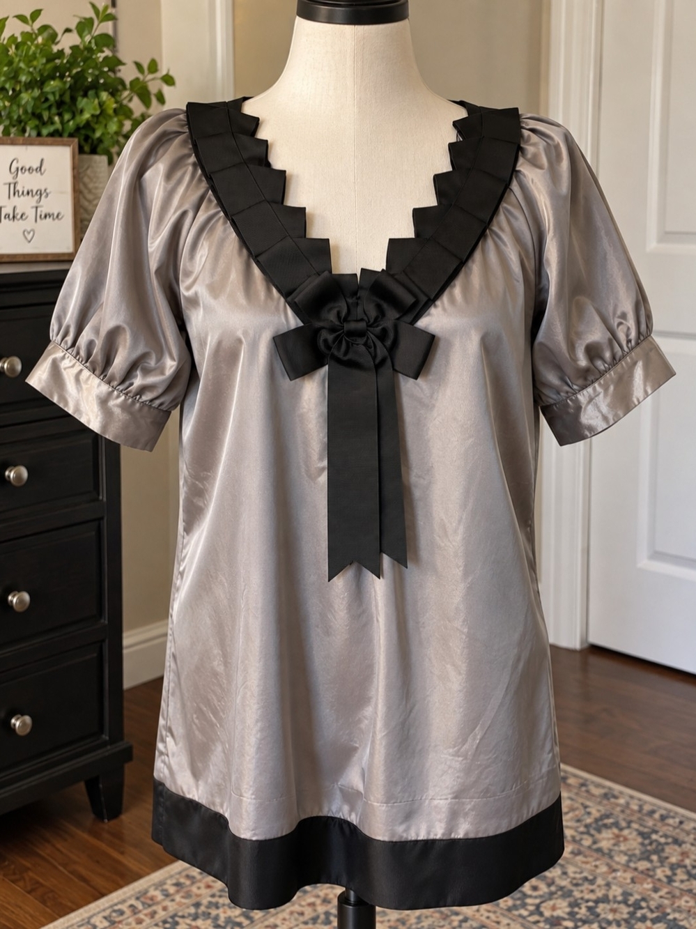 Satin Bow-Trim Short Sleeve Top - Silver with Black Trim